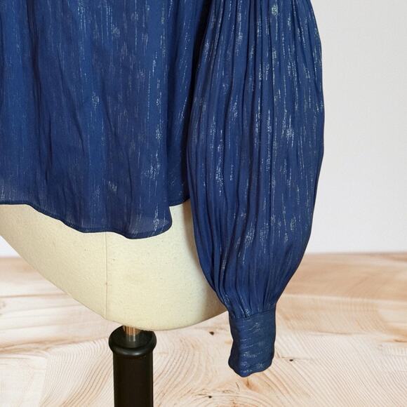 Current Air Navy and Silvery Shimmer Ruffled Sleeve Blouse Top Sz M V Neck HiLo - Picture 5 of 13